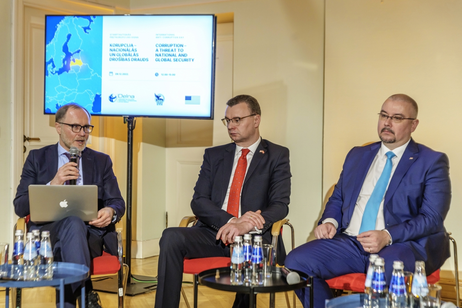 Saeimas Eiropas lietu komisijas priekšsēdētājs prof. Dr. sc. pol. Andris Sprūds, Iekšlietu ministrijas valsts sekretārs Dimitrijs Trofimovs,Korupcijas novēršanas un apkarošanas biroja priekšnieks Jēkabs Straume