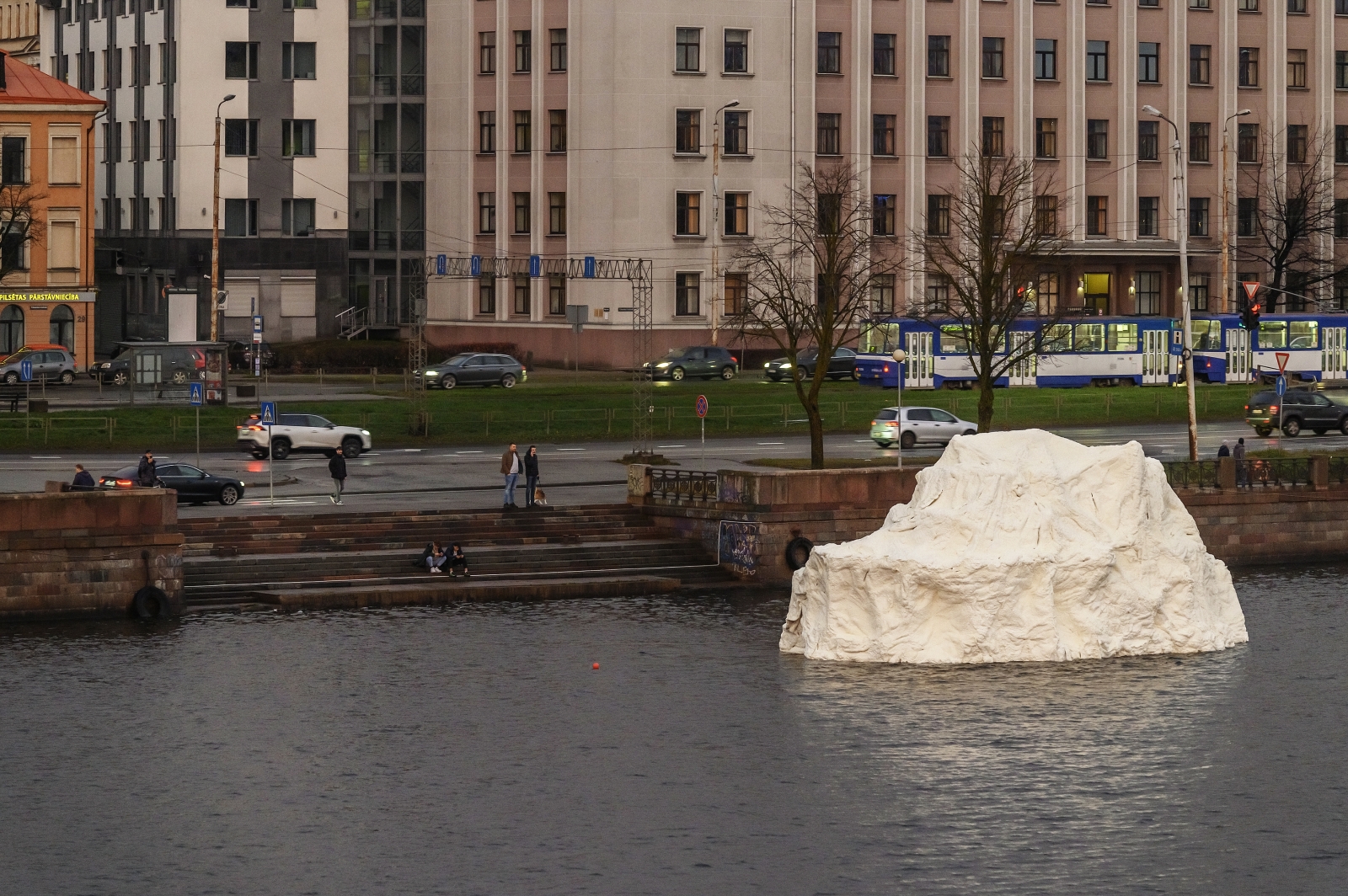 Vides objekts - aisbergs Daugavā