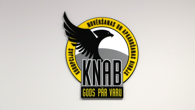 Attēlā redzams KNAB logo