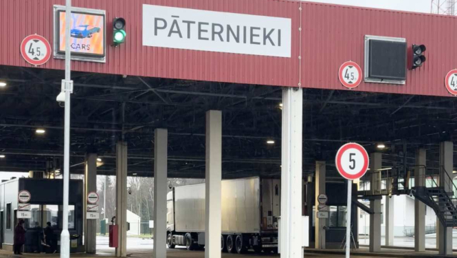 Attēlā redzama viena no robežkotroles punkta "Pāternieki" ēkām 