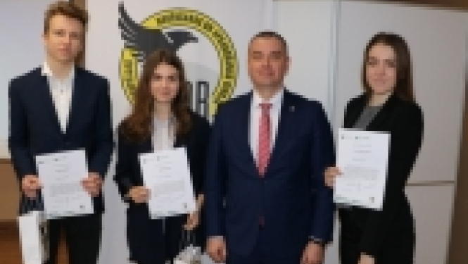 KNAB priekšniekam šodien trīs “ēnas”