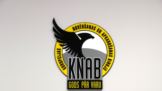 Attēlā redzams KNAB logo