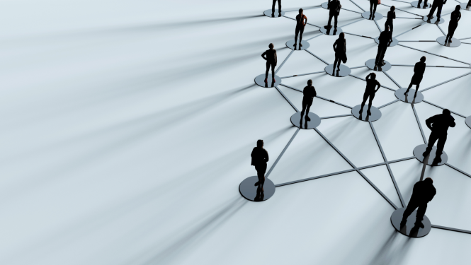 Personu silueti stāv uz stilizētiem apļiem, kas savā starpā ir savienoti