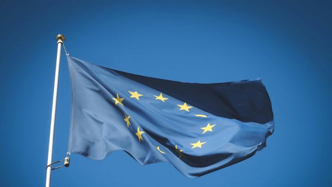 Attēlā redzams Eiropas Savienības karogs