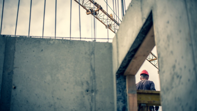 Attēlā redzama būvniecības procesa daļa