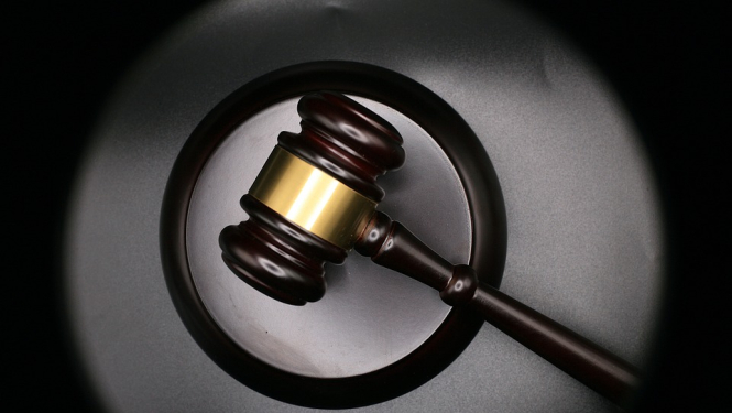 Attēlā redzams tiesas āmurs