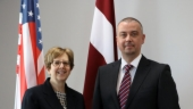 KNAB priekšnieks tiekas ar ASV vēstnieci Latvijā