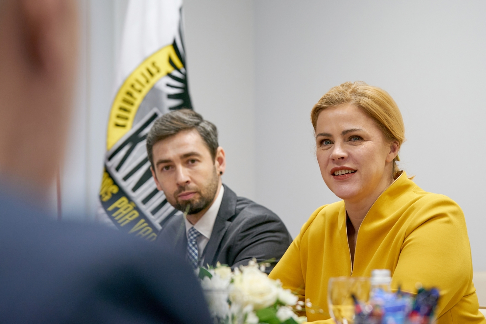 Ministru prezidente Evika Siliņa ar kolēģi.